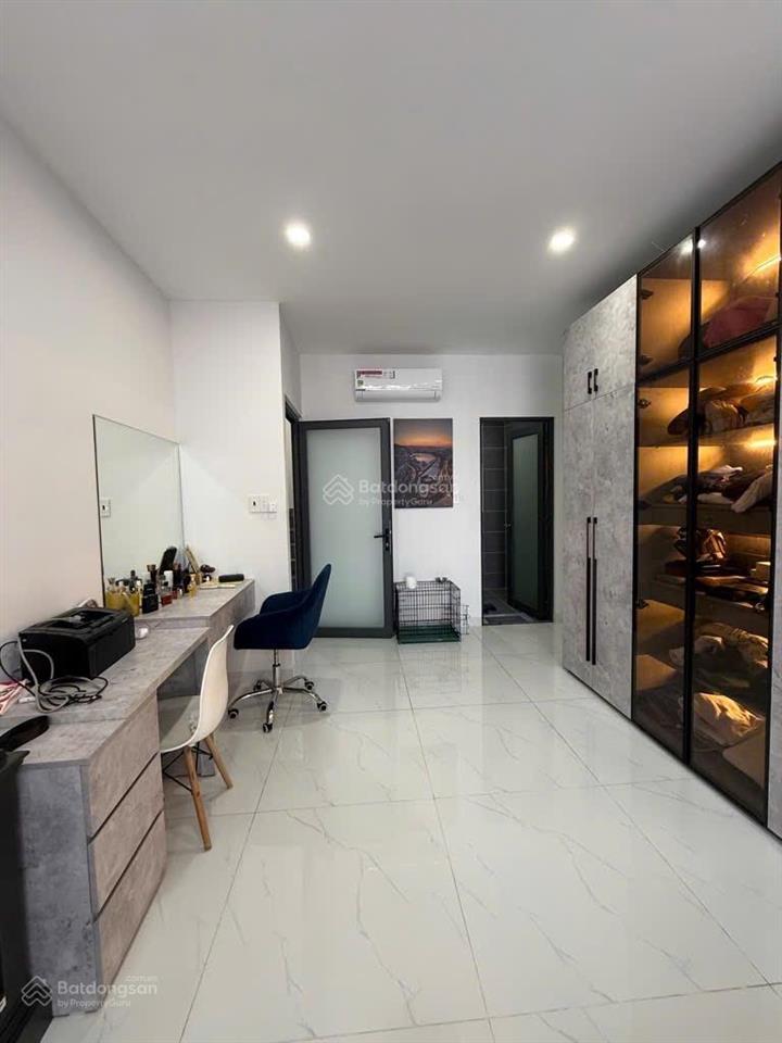 Hiếm có! đoàn văn bơ q4  3 tầng  ngang 4mx10m nở hậu 5.2m  nhà mới vào ở ngay không cần sửa sang