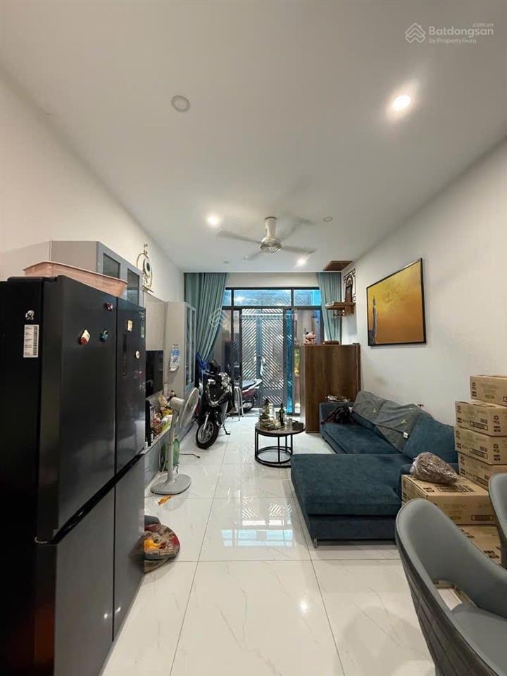 Hiếm có! đoàn văn bơ q4  3 tầng  ngang 4mx10m nở hậu 5.2m  nhà mới vào ở ngay không cần sửa sang