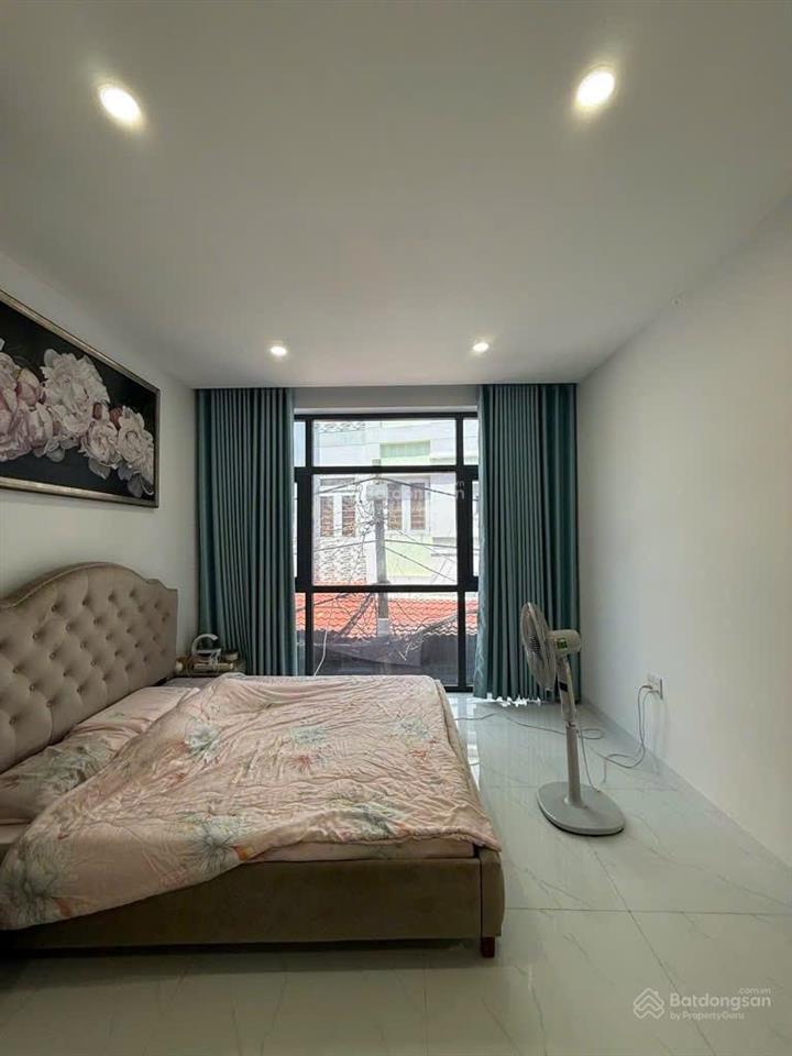 Hiếm có! đoàn văn bơ q4  3 tầng  ngang 4mx10m nở hậu 5.2m  nhà mới vào ở ngay không cần sửa sang