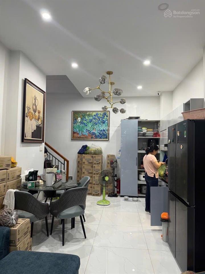 Hiếm có! đoàn văn bơ q4  3 tầng  ngang 4mx10m nở hậu 5.2m  nhà mới vào ở ngay không cần sửa sang