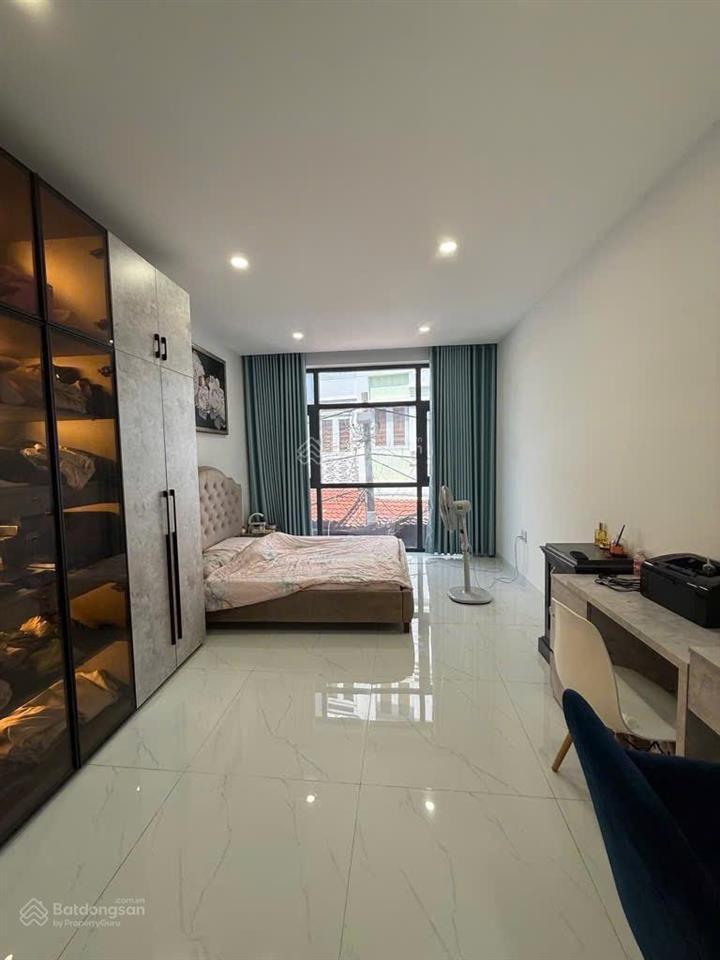 Hiếm có! đoàn văn bơ q4  3 tầng  ngang 4mx10m nở hậu 5.2m  nhà mới vào ở ngay không cần sửa sang