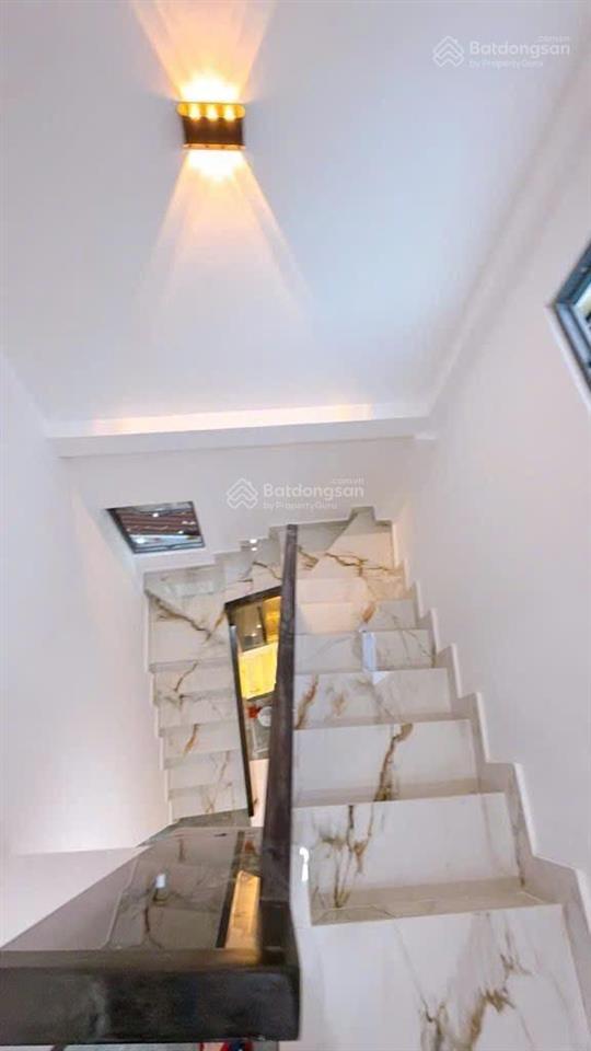 Nhà mới 3 tầng đoàn văn bơ  gần chợ xóm chiếu & đh nguyễn tất thành