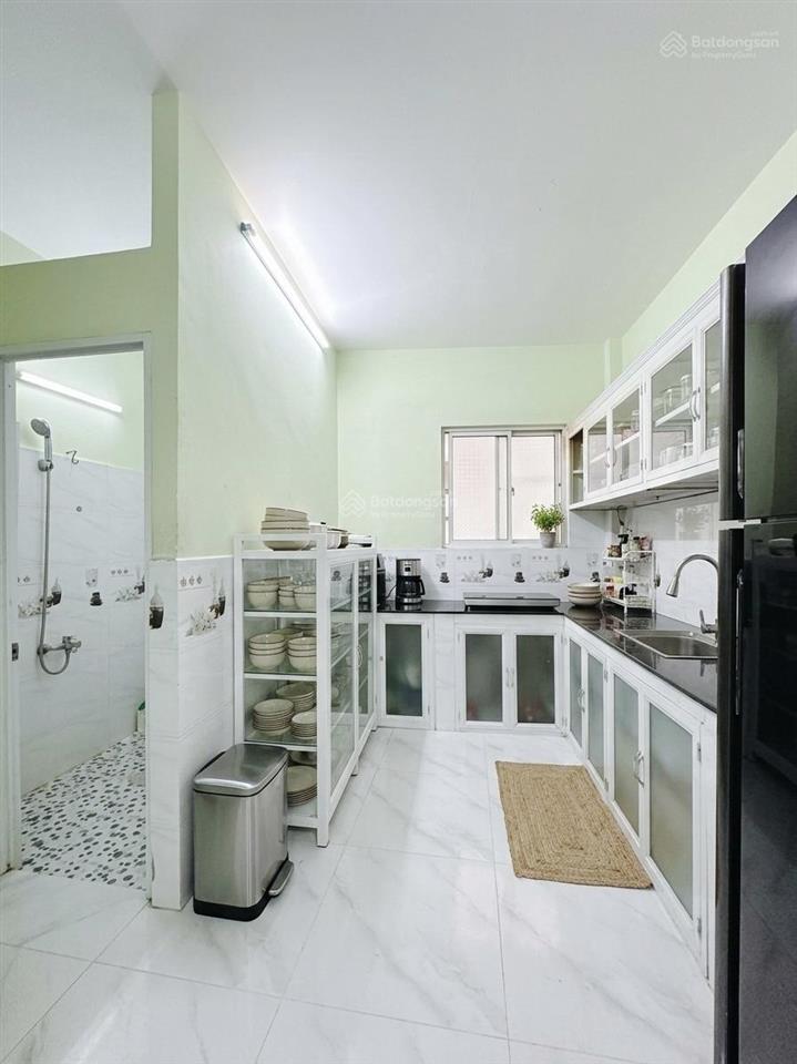 Hoàng diệu q4  dt 5.5x14m  gần cầu kênh tẻ  kết nối q1, q7 dễ dàng