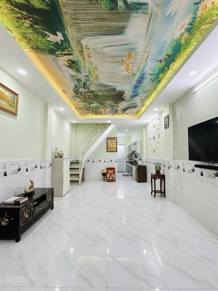 Hoàng diệu q4  dt 5.5x14m  gần cầu kênh tẻ  kết nối q1, q7 dễ dàng