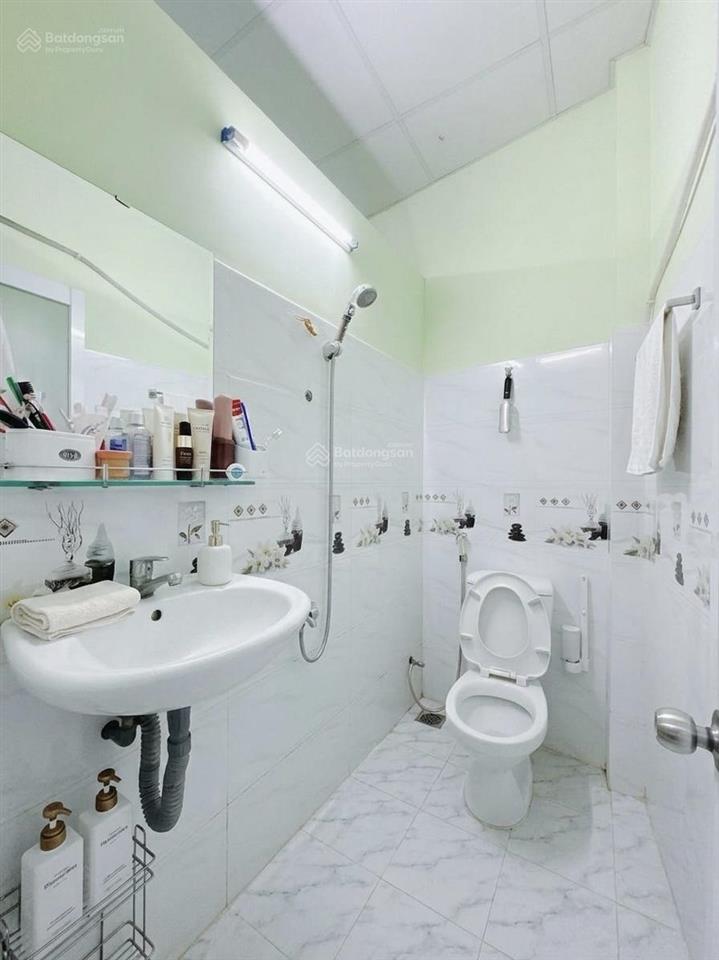 Hoàng diệu q4  dt 5.5x14m  gần cầu kênh tẻ  kết nối q1, q7 dễ dàng
