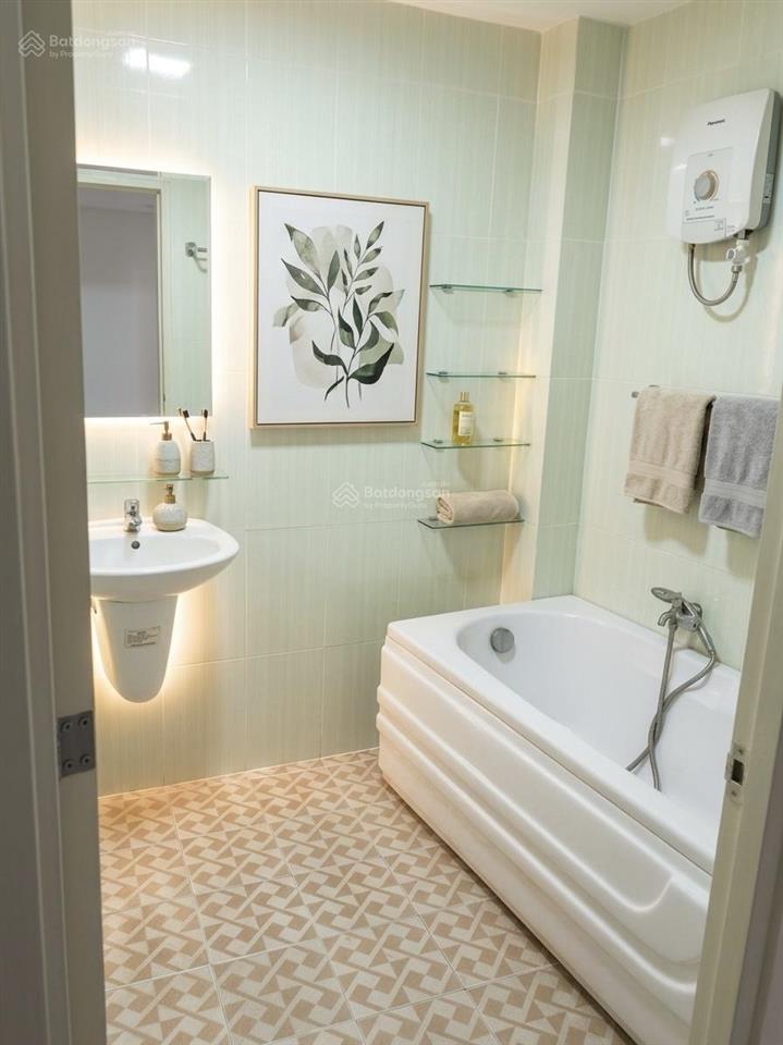 Gần chợ xóm chiếu q4  nhà 4 tầng 5pn 4wc  dt 6mx9,5m  58m2 cách mặt tiền đường xóm chiếu chỉ 10m