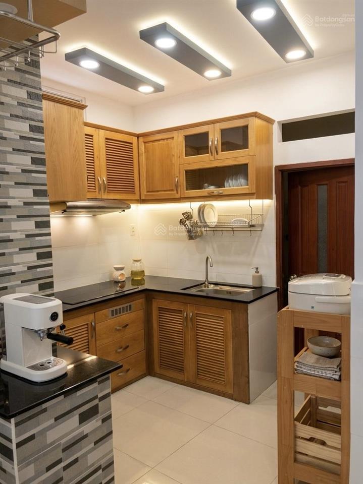 Gần chợ xóm chiếu q4  nhà 4 tầng 5pn 4wc  dt 6mx9,5m  58m2 cách mặt tiền đường xóm chiếu chỉ 10m