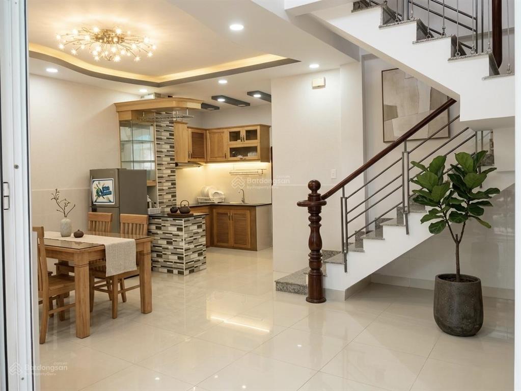 Gần chợ xóm chiếu q4  nhà 4 tầng 5pn 4wc  dt 6mx9,5m  58m2 cách mặt tiền đường xóm chiếu chỉ 10m