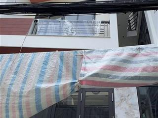 9.8 tỷ  ngang 5m+ hiếm  nhà mới xây 3 tầng  trung tâm q4