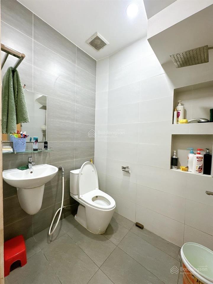 7.9 tỷ  nhà mới 4 tầng  4pn 5wc  hẻm đoàn văn bơ q4  phù hợp gia đình