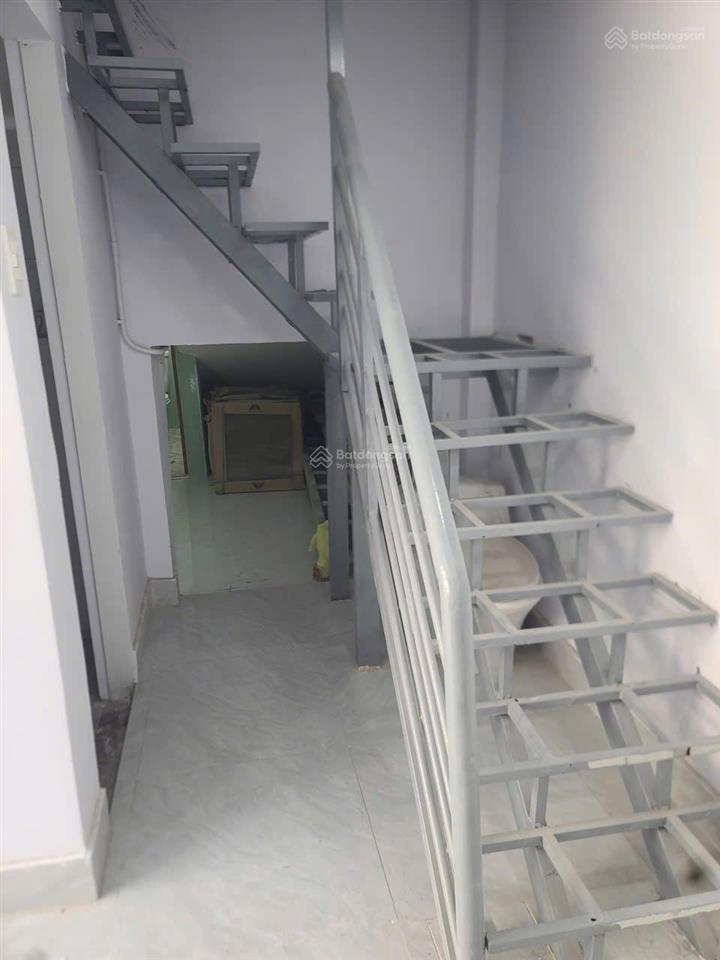 6.5 tỷ  ngang 10m  hẻm xe hơi 6m  bến vân đồn q4  nhà mới dễ cho thuê
