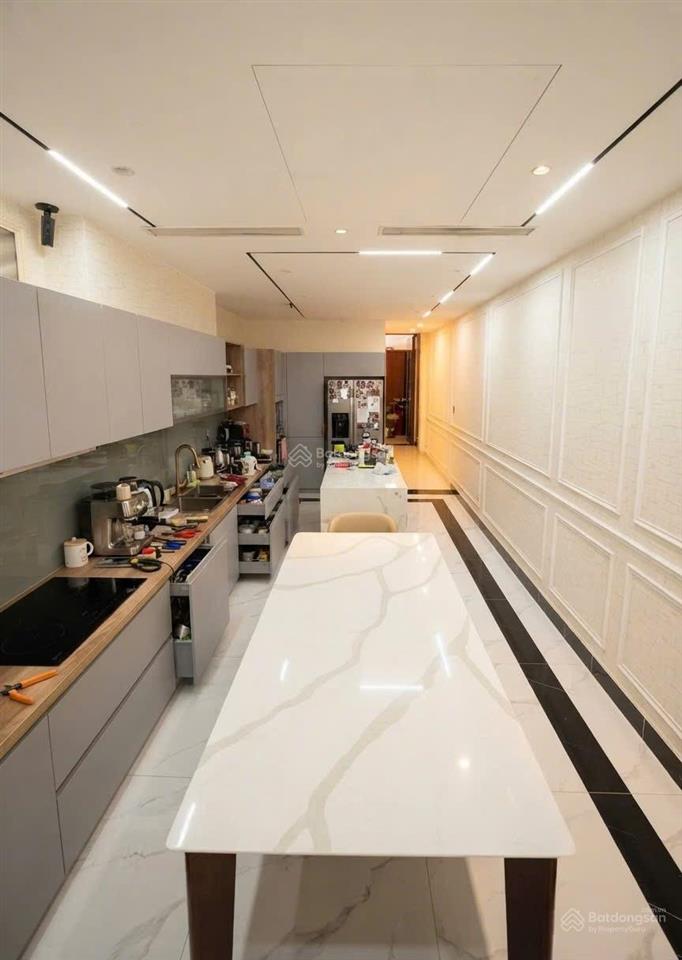 Nhà 8,2 tỷ, tôn đản, quận 4, 65m2 (ngang 4mx17), 1 trệt 1 lửng 3 lầu, 4pn  3wc, sổ hồng riêng,