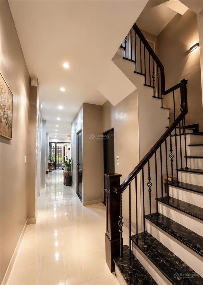 Nhà 8,2 tỷ, tôn đản, quận 4, 65m2 (ngang 4mx17), 1 trệt 1 lửng 3 lầu, 4pn  3wc, sổ hồng riêng,