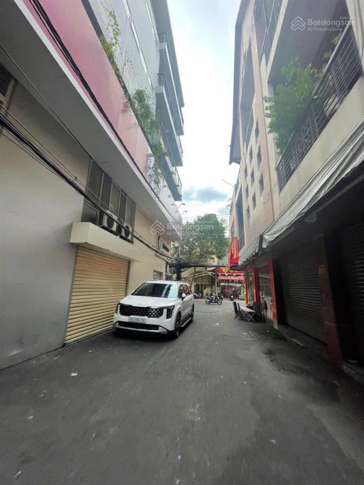 Khu đường số, quận 4, dt 32m² (4 x 8m), rộng 6m, ô tô và xe tải di chuyển thuận tiện