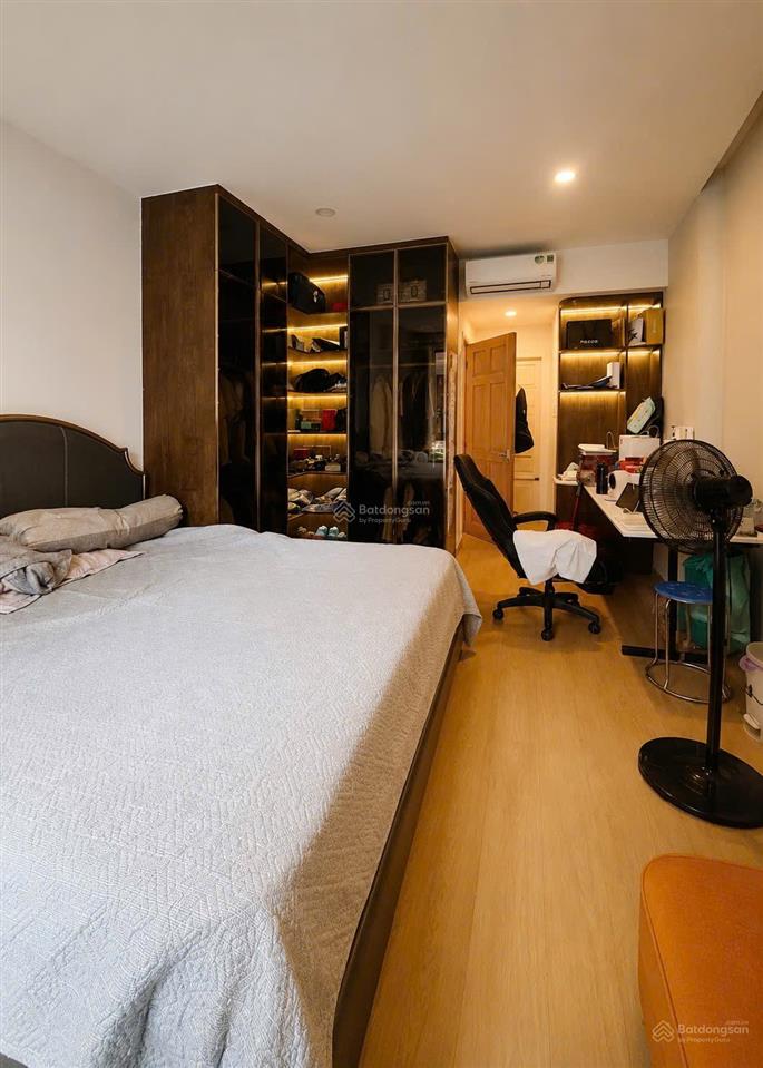 Khu đường số, quận 4, dt 32m² (4 x 8m), rộng 6m, ô tô và xe tải di chuyển thuận tiện