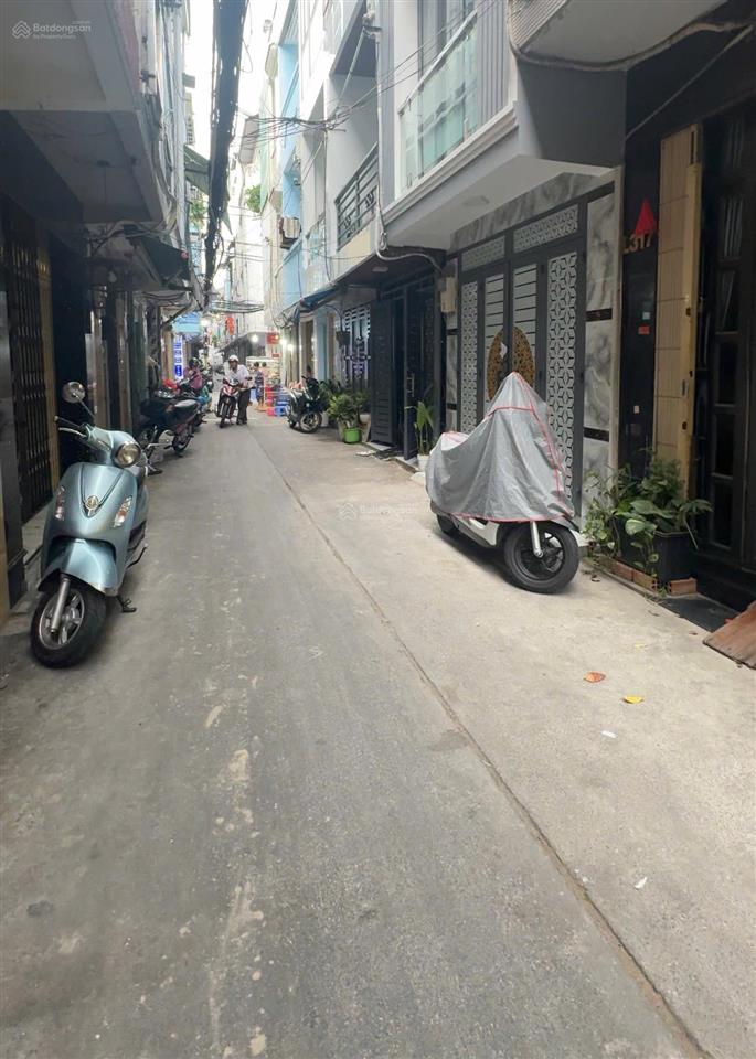 Hoàng diệu, quận 4, 3 tầng, 24m (3,2 x 7,5m), hẻm khu 20 thước