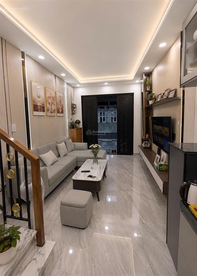 Hoàng diệu, quận 4, 3 tầng, 24m (3,2 x 7,5m), hẻm khu 20 thước