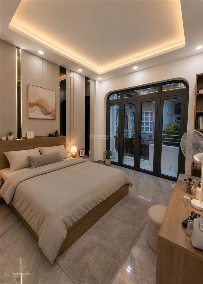 Hoàng diệu, quận 4, 3 tầng, 24m (3,2 x 7,5m), hẻm khu 20 thước