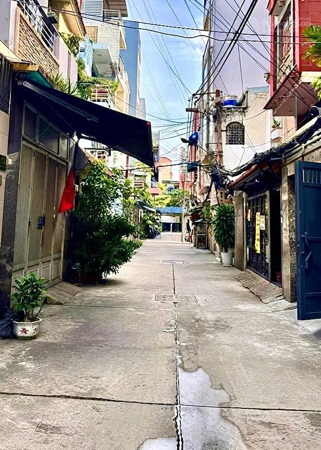 Giá 9,5 tỷ, đường số khánh hội, quận 4, nhà 4 tầng, 65m2 (4x16m), xe hơi tới nhà