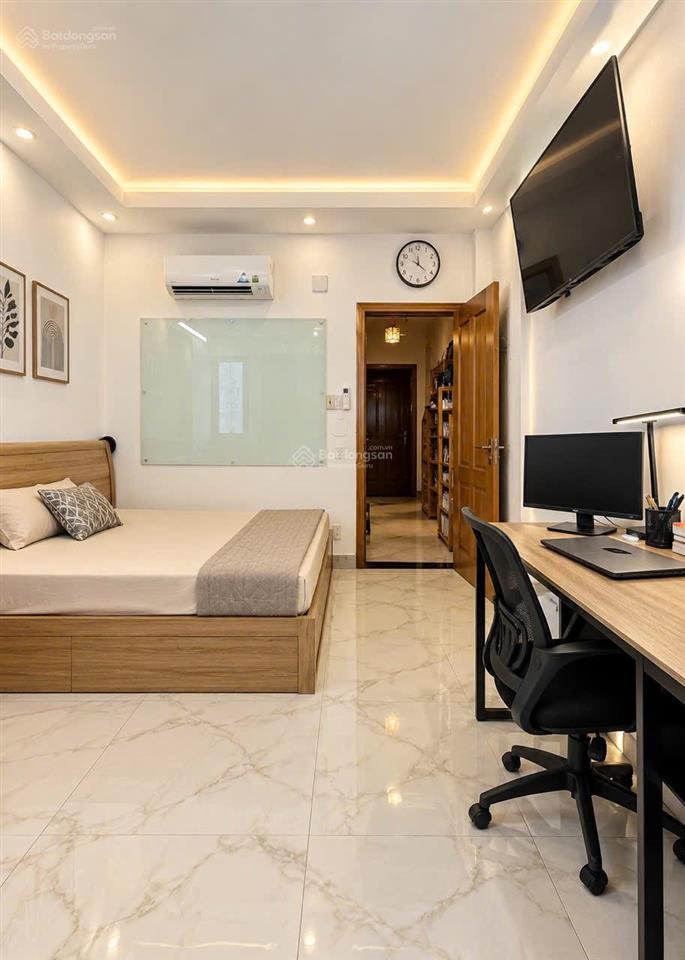 Nhà 14,3 tỷ, đường số, khánh hội, quận 4, 5 tầng, 40m (3,9x11m), ô tô đậu trong nhà.