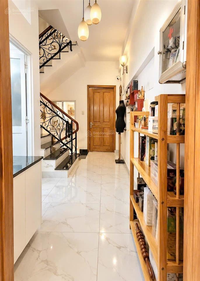 Nhà 14,3 tỷ, đường số, khánh hội, quận 4, 5 tầng, 40m (3,9x11m), ô tô đậu trong nhà.