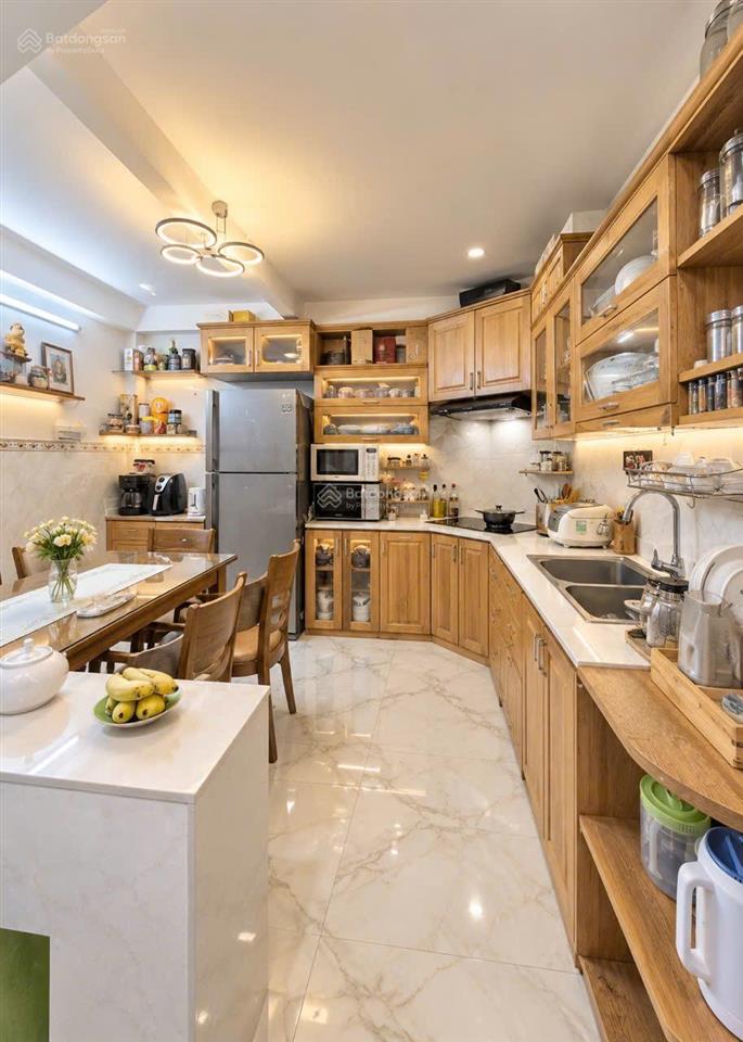 Nhà 14,3 tỷ, đường số, khánh hội, quận 4, 5 tầng, 40m (3,9x11m), ô tô đậu trong nhà.