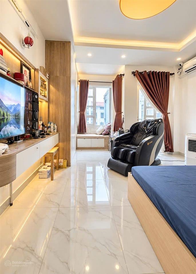 Nhà 14,3 tỷ, đường số, khánh hội, quận 4, 5 tầng, 40m (3,9x11m), ô tô đậu trong nhà.