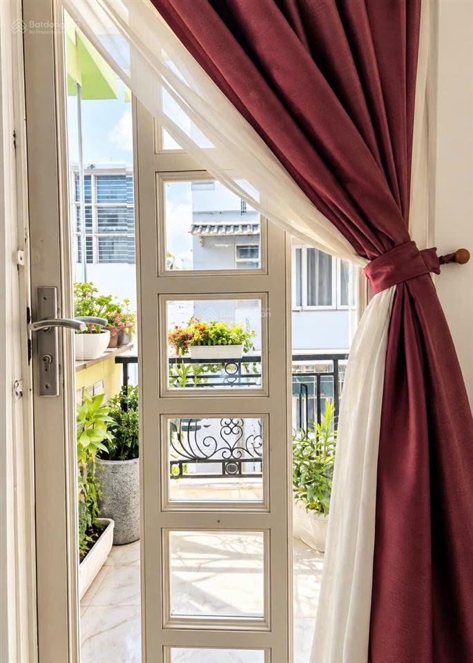 Nhà 14,3 tỷ, đường số, khánh hội, quận 4, 5 tầng, 40m (3,9x11m), ô tô đậu trong nhà.