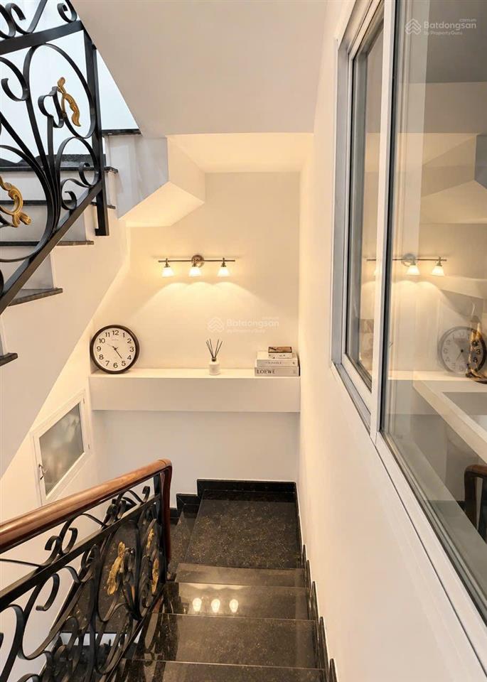 Nhà 14,3 tỷ, đường số, khánh hội, quận 4, 5 tầng, 40m (3,9x11m), ô tô đậu trong nhà.