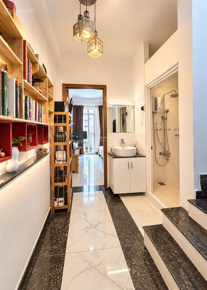 Nhà 14,3 tỷ, đường số, khánh hội, quận 4, 5 tầng, 40m (3,9x11m), ô tô đậu trong nhà.