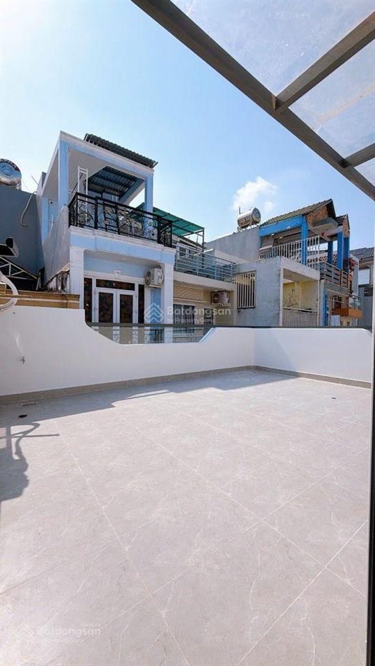 9.5 tỷ  đường 8m q4  xe hơi tới nhà  góc 2 mặt tiền  dễ cho thuê