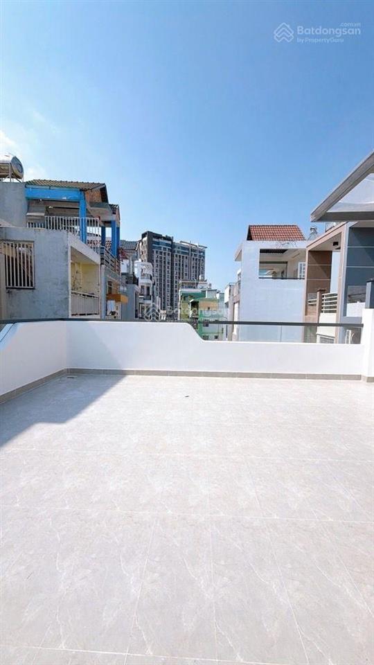 9.5 tỷ  đường 8m q4  xe hơi tới nhà  góc 2 mặt tiền  dễ cho thuê