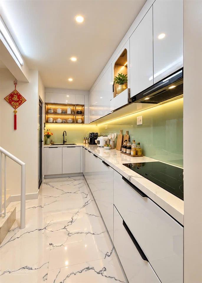 Nhà 6 tỷ, bến vân đồn, quận 4, 5 tầng, 27m (3x9m), cách mặt tiền 50m