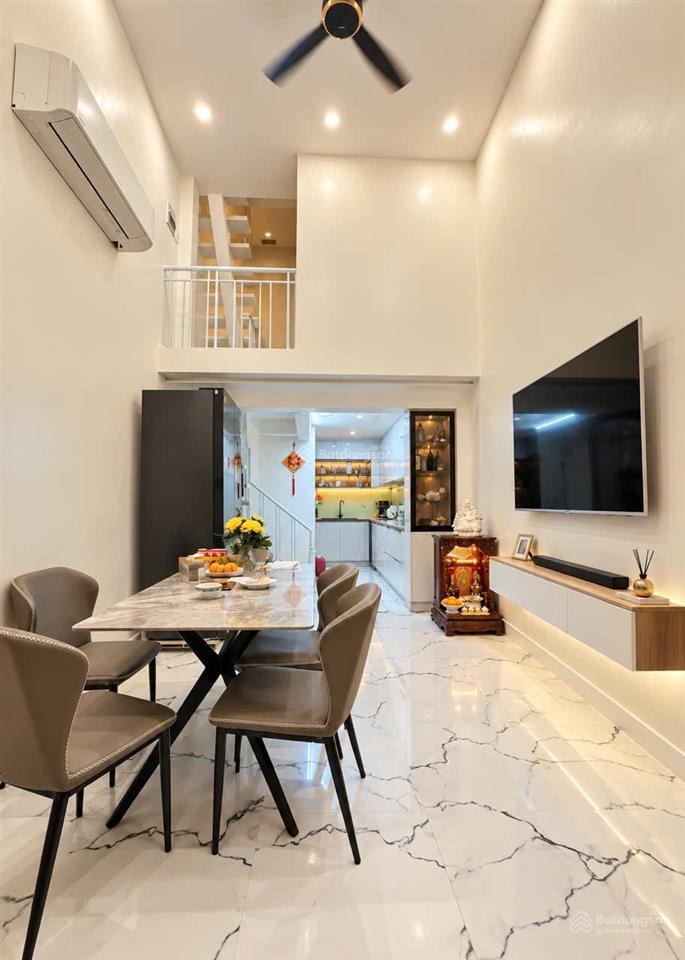 Nhà 6 tỷ, bến vân đồn, quận 4, 5 tầng, 27m (3x9m), cách mặt tiền 50m