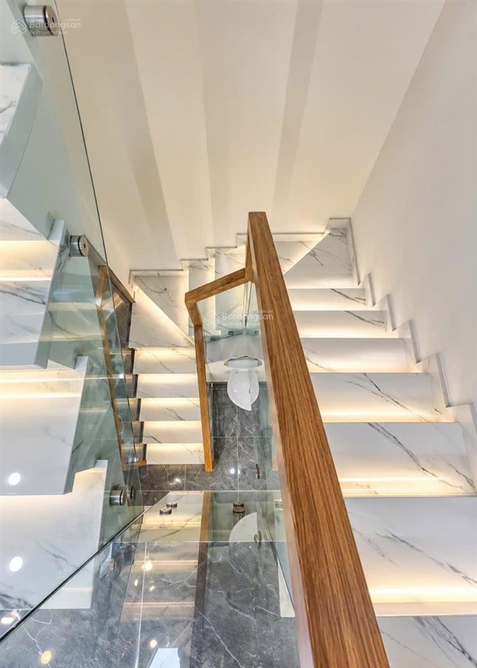 Nhà mới, nhà 8,9 tỷ, khánh hội, quận 4, 3 tầng, 40m2 (3 x 12m), hẻm 6  10m