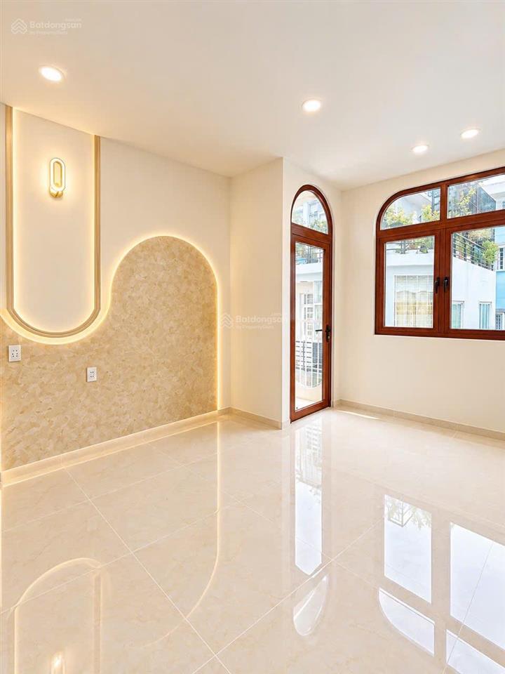 Nhà 5,5 tỷ, hoàng diệu, quận 4, 4 tầng, 35m (4,2x9m), hẻm 3 gác, cách mặt tiền tân vĩnh 150m