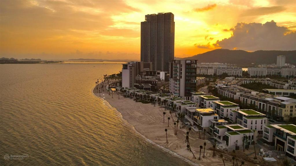 Bán dinh thự mặt biển, 2 mặt view biển 1 mặt view hồ, intecon vận hành tiêu chuẩn 6 sao giá tốt