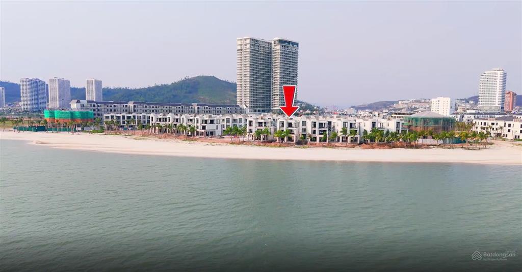 Bán dinh thự view trực diện mặt vịnh hạ long, sổ lâu dài cực hiếm, nhận nhà ngay, ưu đãi cao