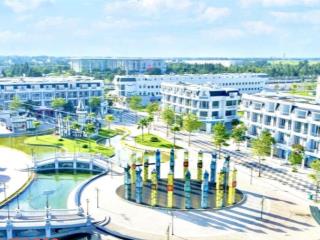 Bán căn nhà phố  1 trệt 2 lầu + sân thượng  mặt tiền view công viên nước  giá hấp dẫn