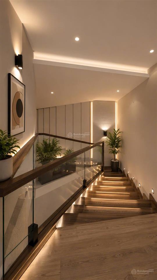 Bán nhà 4mx20m, 5 tầng hxh cách trần thị năm 50m  5,49 tỷ