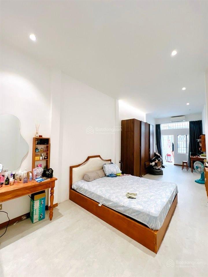 Siêu mẫu chân dài 30m  hẻm ô tô thông  ngay công viên phú nhuận