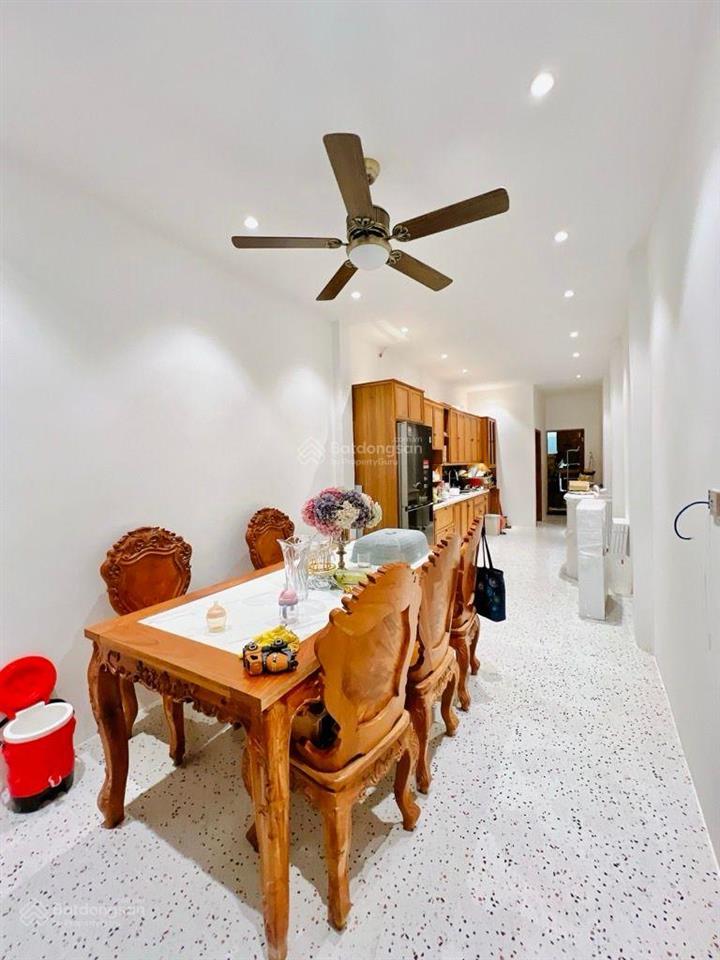 Siêu mẫu chân dài 30m  hẻm ô tô thông  ngay công viên phú nhuận