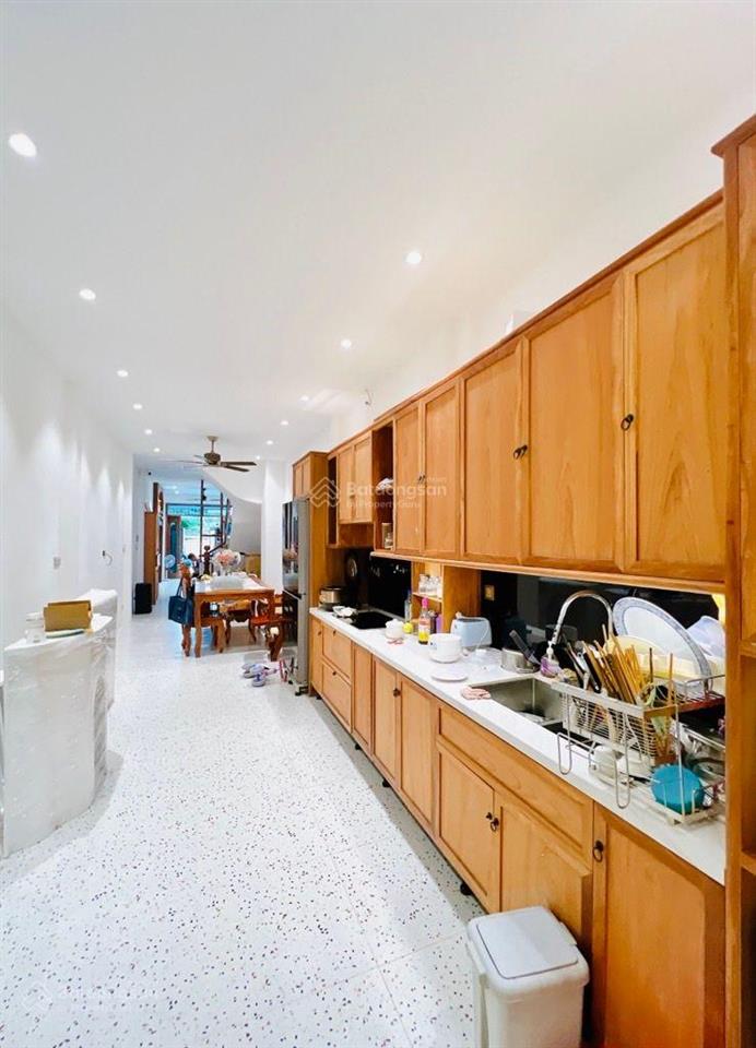 Siêu mẫu chân dài 30m  hẻm ô tô thông  ngay công viên phú nhuận