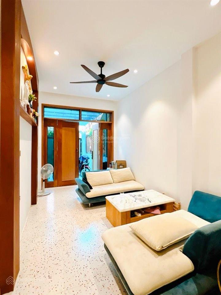 Siêu mẫu chân dài 30m  hẻm ô tô thông  ngay công viên phú nhuận