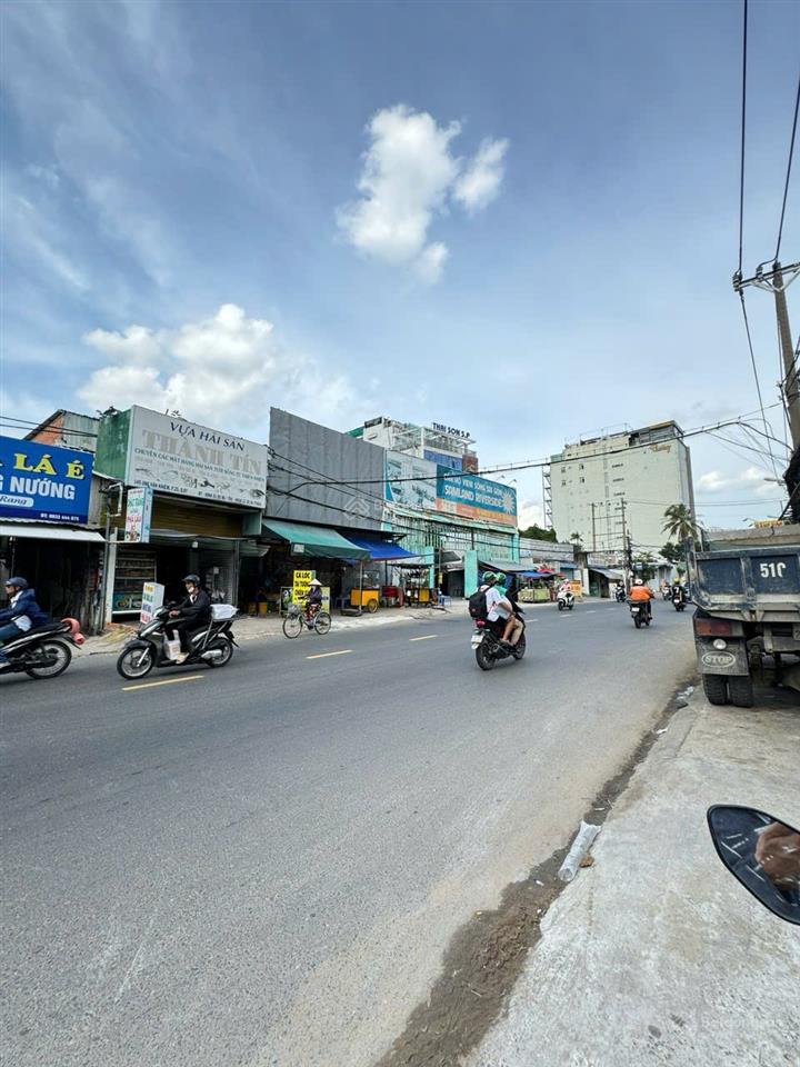 395 tỷ / mặt tiền ung văn khiêm / ngang 35m  dài 60m  cho thuê 120tr/th cpxd  3 hầm 30 tầng