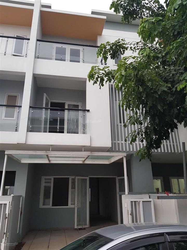 Chính chủ  nhà phố mega village 5x15m  nhà thô  kế căn góc  ngay chốt bảo vệ  đường 12m