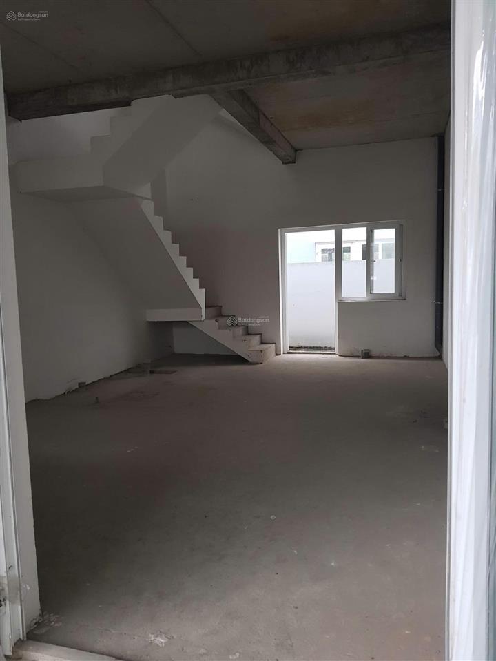 Chính chủ  nhà phố mega village 5x15m  nhà thô  kế căn góc  ngay chốt bảo vệ  đường 12m