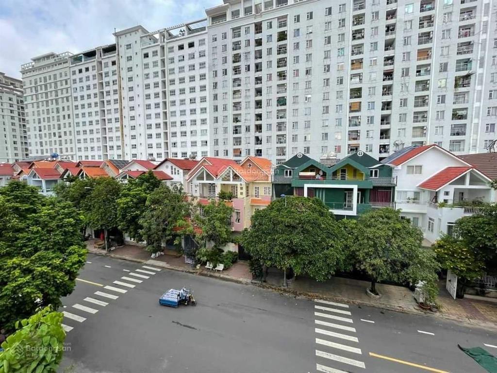 Biệt thự trung sơn bán gấp, 3 tầng + hầm, 250m2. sát nguyễn văn linh. giá 60 tỷ thương lượng.