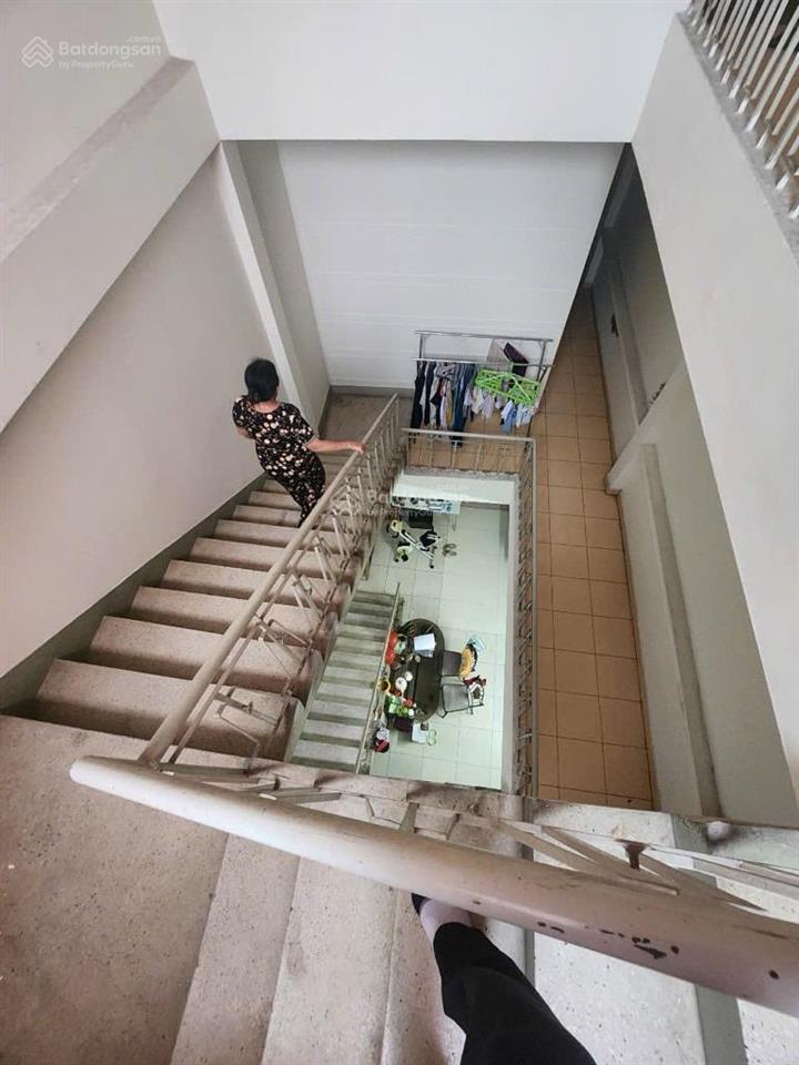 Bán nhà nát 4x38 mặt tiền nguyễn văn cừ, trần hưng đạo quận 5