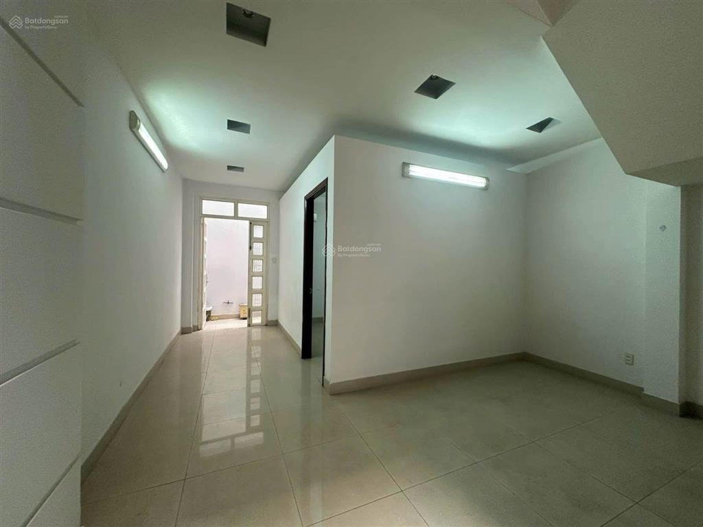 Cho thuê nhà nguyên căn 5 tầng 100m2 ngang 5m. mặt tiền khu thương mại tạ quang bửu